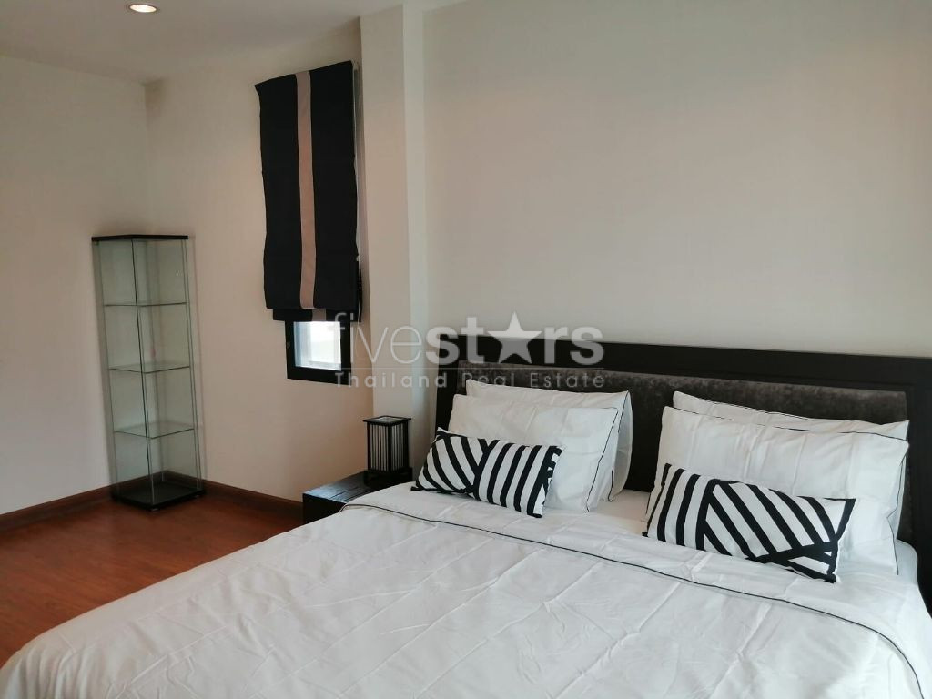Maison à louer dans une résidence sécurisée près de l'avenue Srinakarin, photo 8