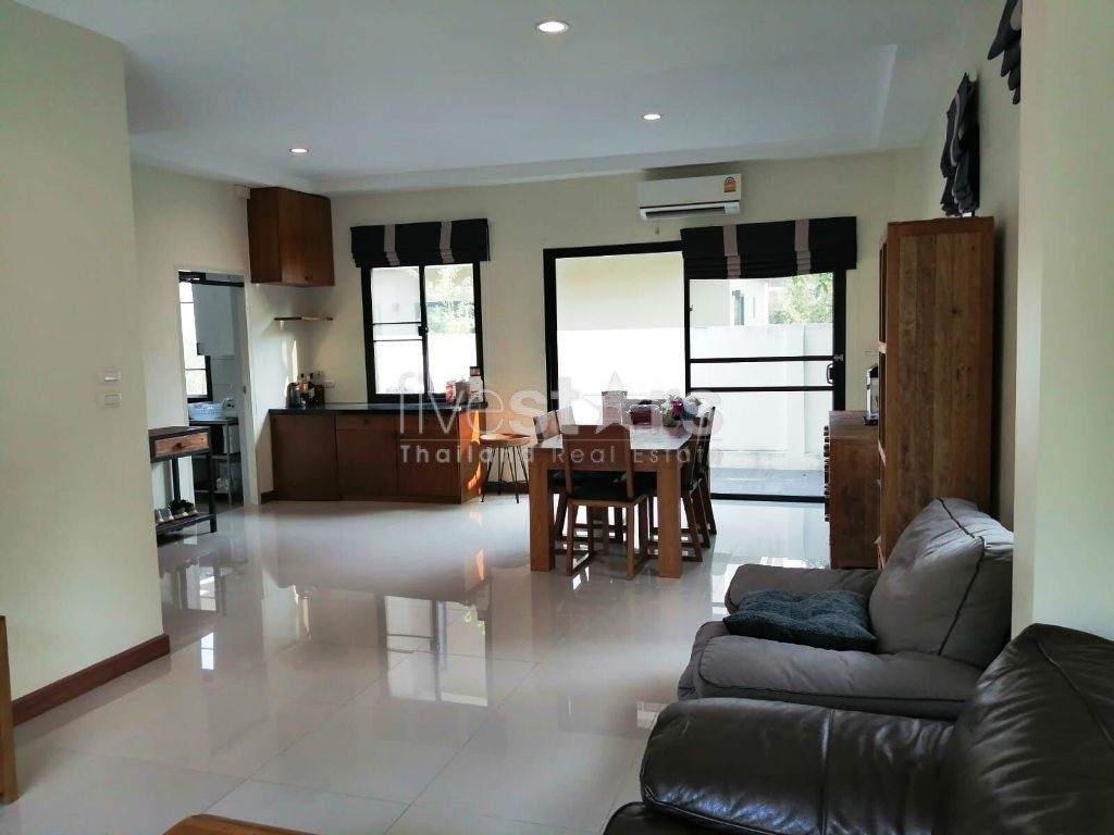 Maison à louer dans une résidence sécurisée près de l'avenue Srinakarin, photo 3