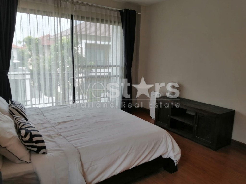 Maison à louer dans une résidence sécurisée près de l'avenue Srinakarin, photo 6