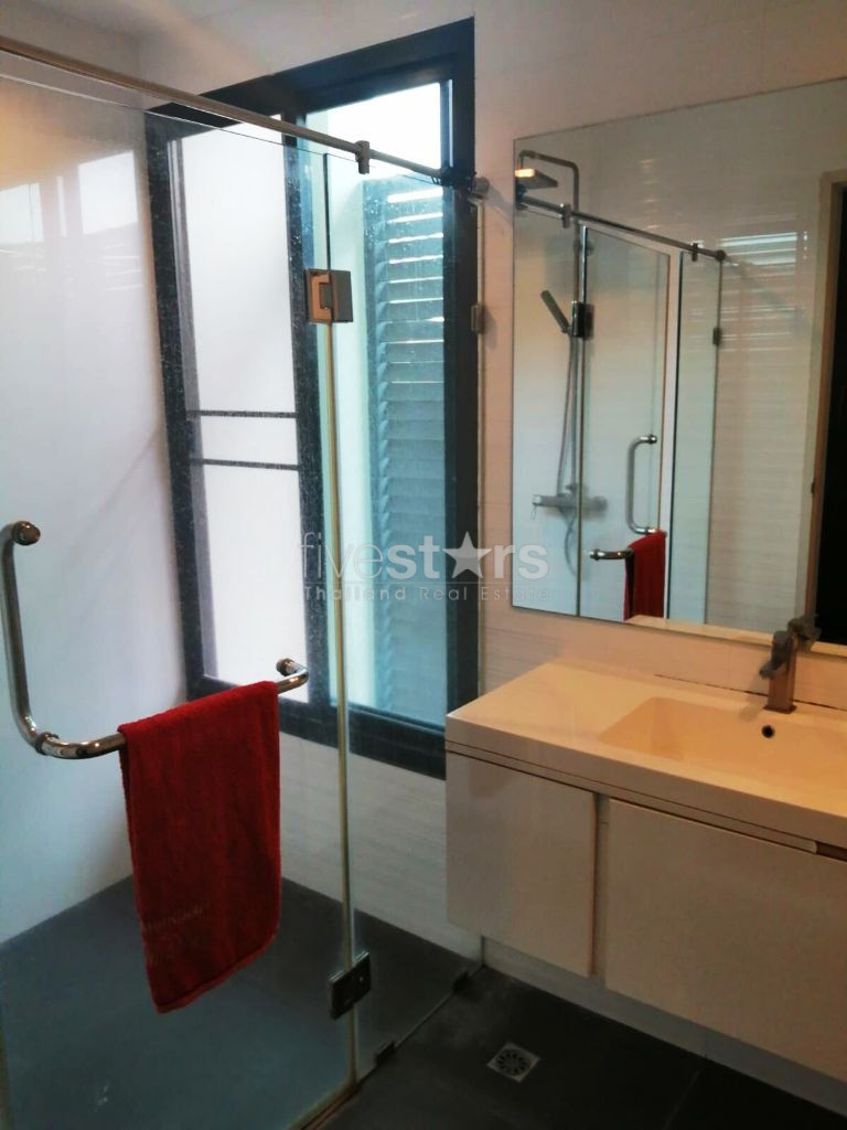 Maison à louer dans une résidence sécurisée près de l'avenue Srinakarin, photo 14
