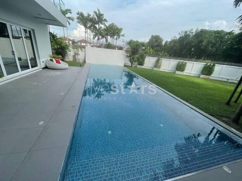 House in compound with private swimming pool 4 bedrooms for rent in Onnut Pattanakan, photo 9