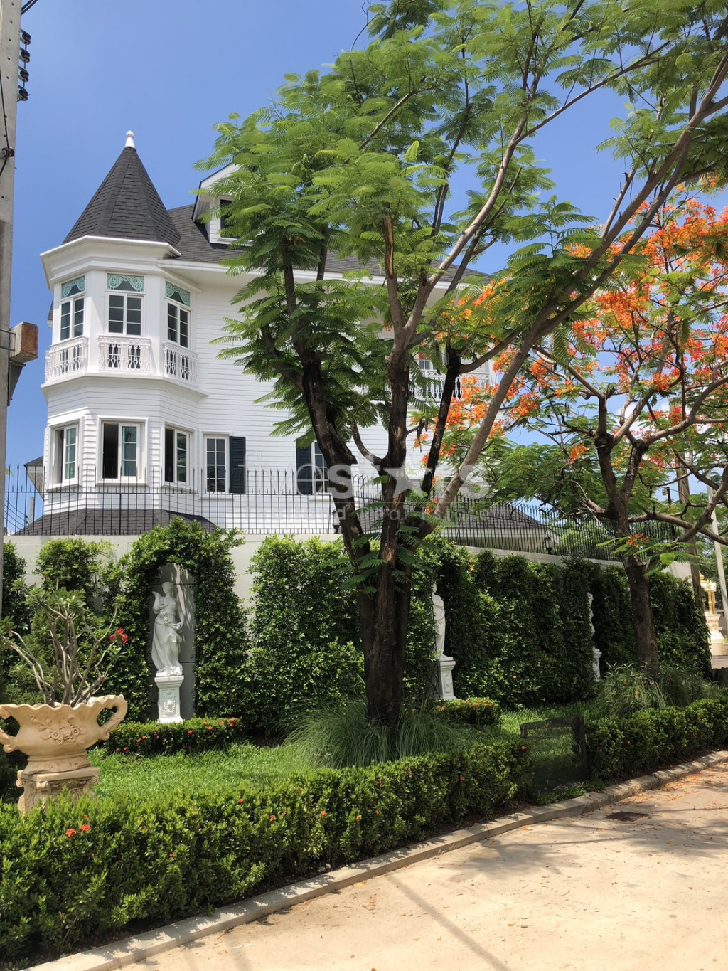 Stunning 4-Bedroom House in Bangna, Near BTS Si Lam (Yellow Line)