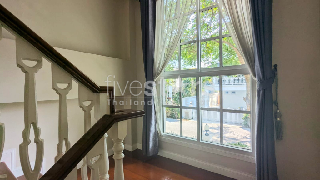 Charming 3-Bedroom House Near BTS Bearing, photo 16