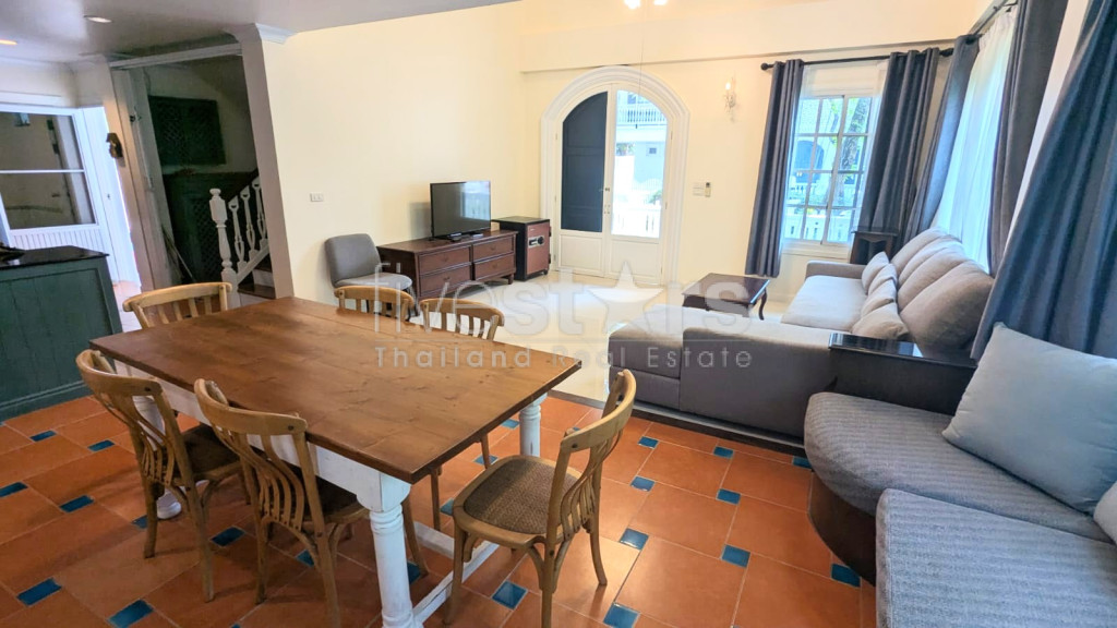Charming 3-Bedroom House Near BTS Bearing, photo 3