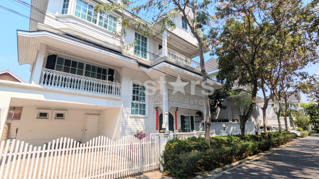 Charming 3-Bedroom House Near BTS Bearing