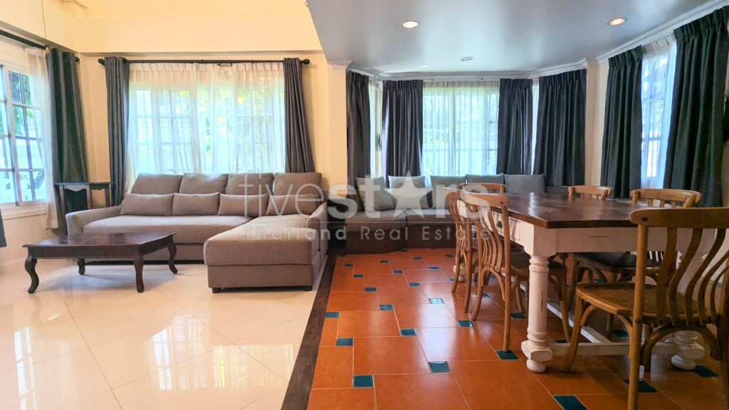 Charming 3-Bedroom House Near BTS Bearing, photo 4
