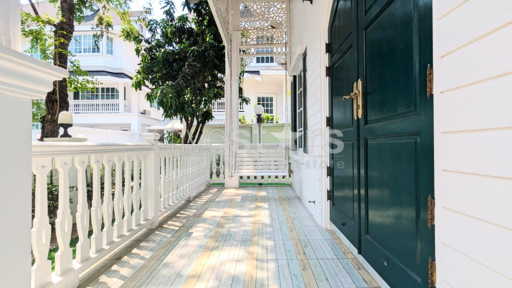 Charming 3-Bedroom House Near BTS Bearing, photo 2