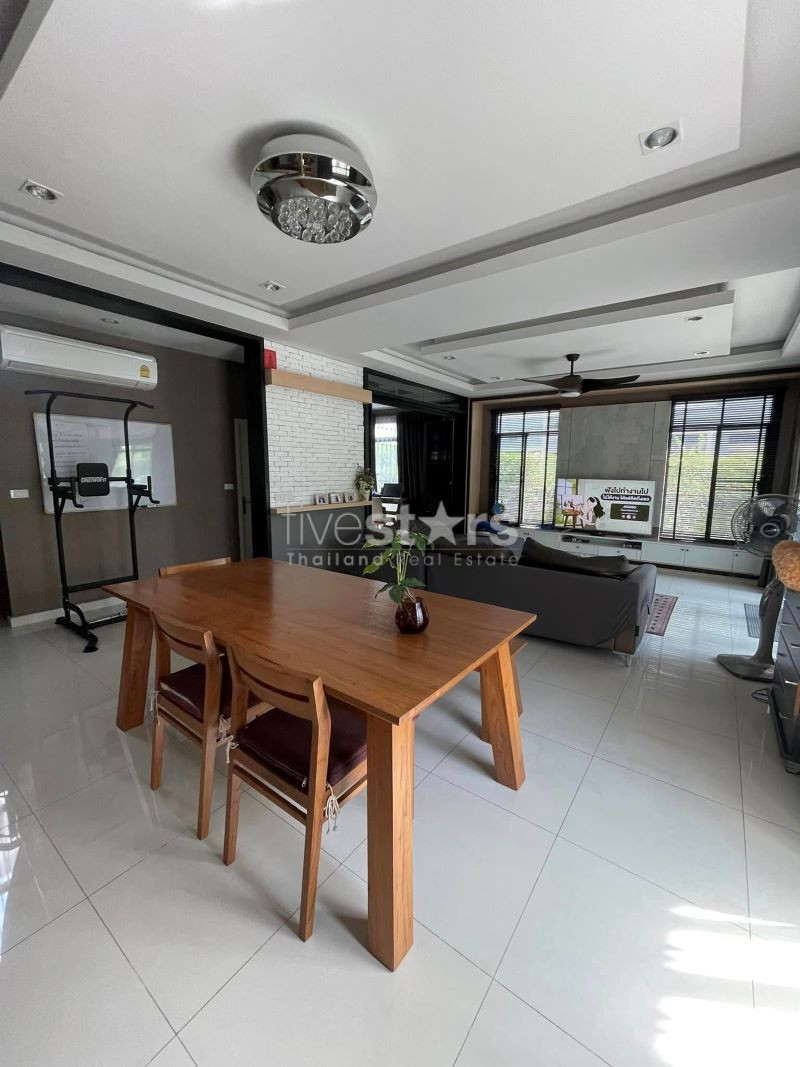 Modern House 4-Bedroom for sale on Pattanakarn, photo 11