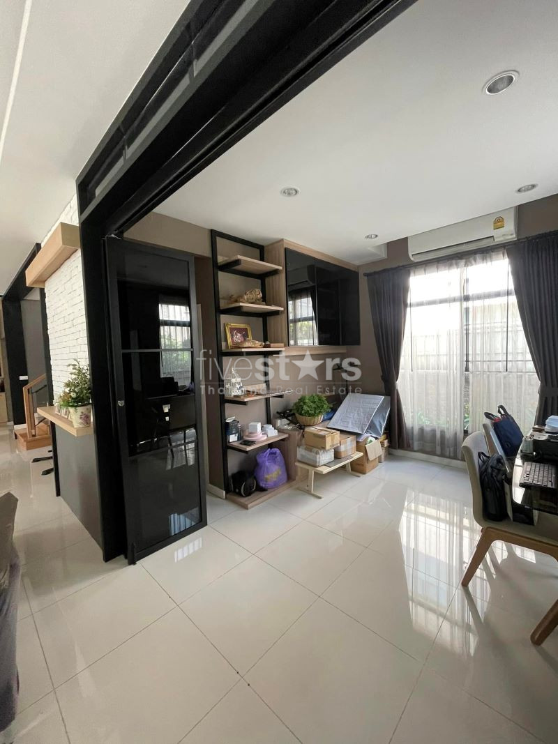 Modern House 4-Bedroom for sale on Pattanakarn, photo 4