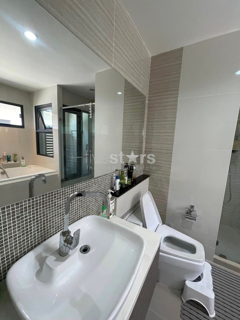 Modern House 4-Bedroom for sale on Pattanakarn, photo 14