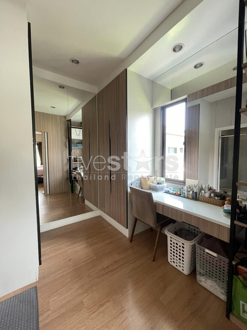 Modern House 4-Bedroom for sale on Pattanakarn, photo 9