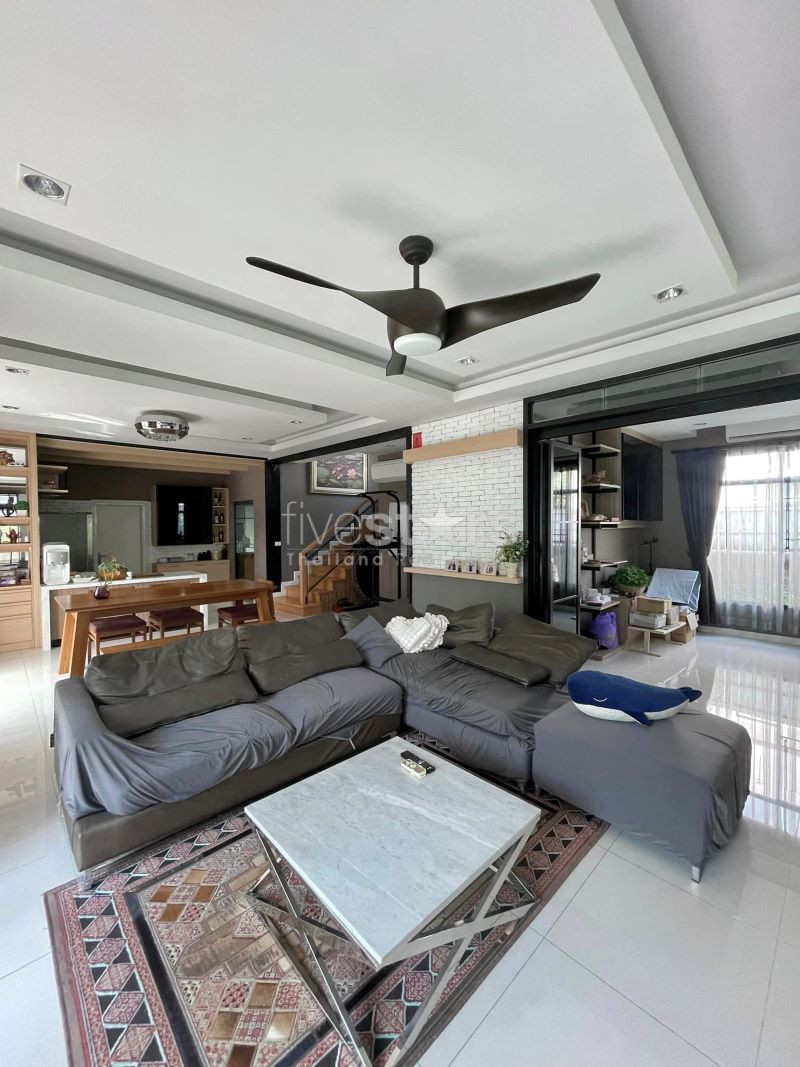 Modern House 4-Bedroom for sale on Pattanakarn, photo 3