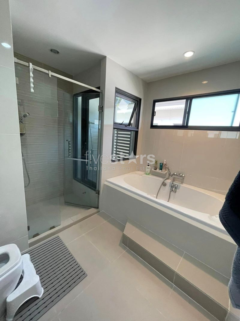 Modern House 4-Bedroom for sale on Pattanakarn, photo 13