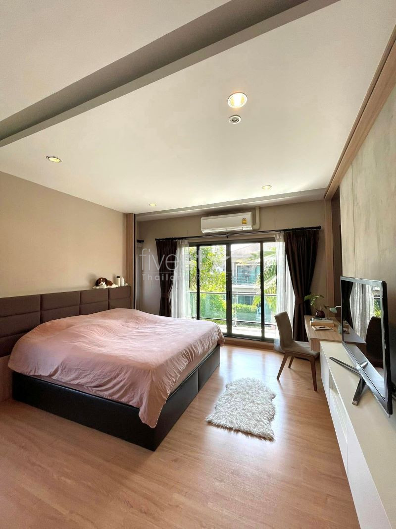 Modern House 4-Bedroom for sale on Pattanakarn, photo 6