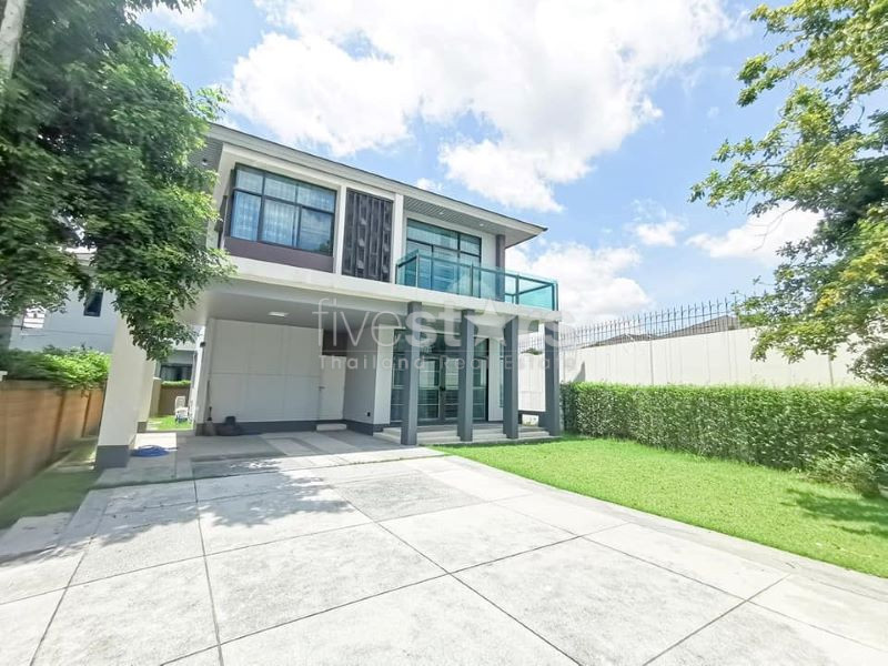 Modern Luxury House 4 -Bedroom for sale on Patthanakarn