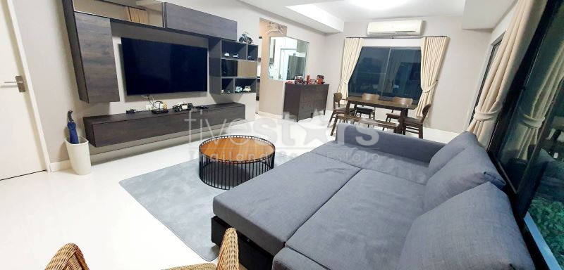 Maison indépendante moderne de 4 chambres à louer à Bangna, photo 4