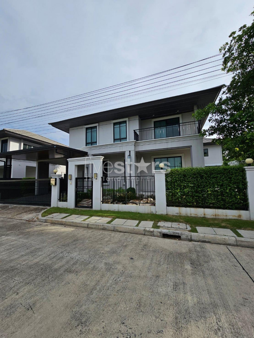 Luxury 4 - Bedrooms for sale on Pattanakarn, photo 2