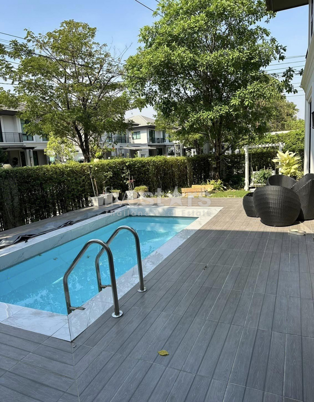Luxury 4 - Bedrooms for sale on Pattanakarn, photo 12