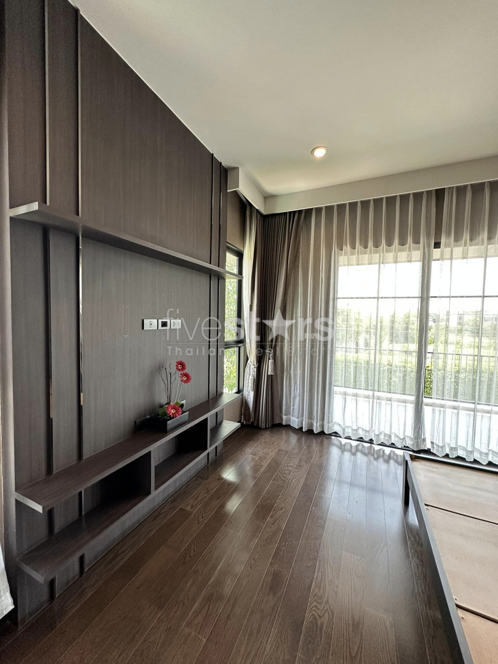 Luxury 4 - Bedrooms for sale on Pattanakarn, photo 8