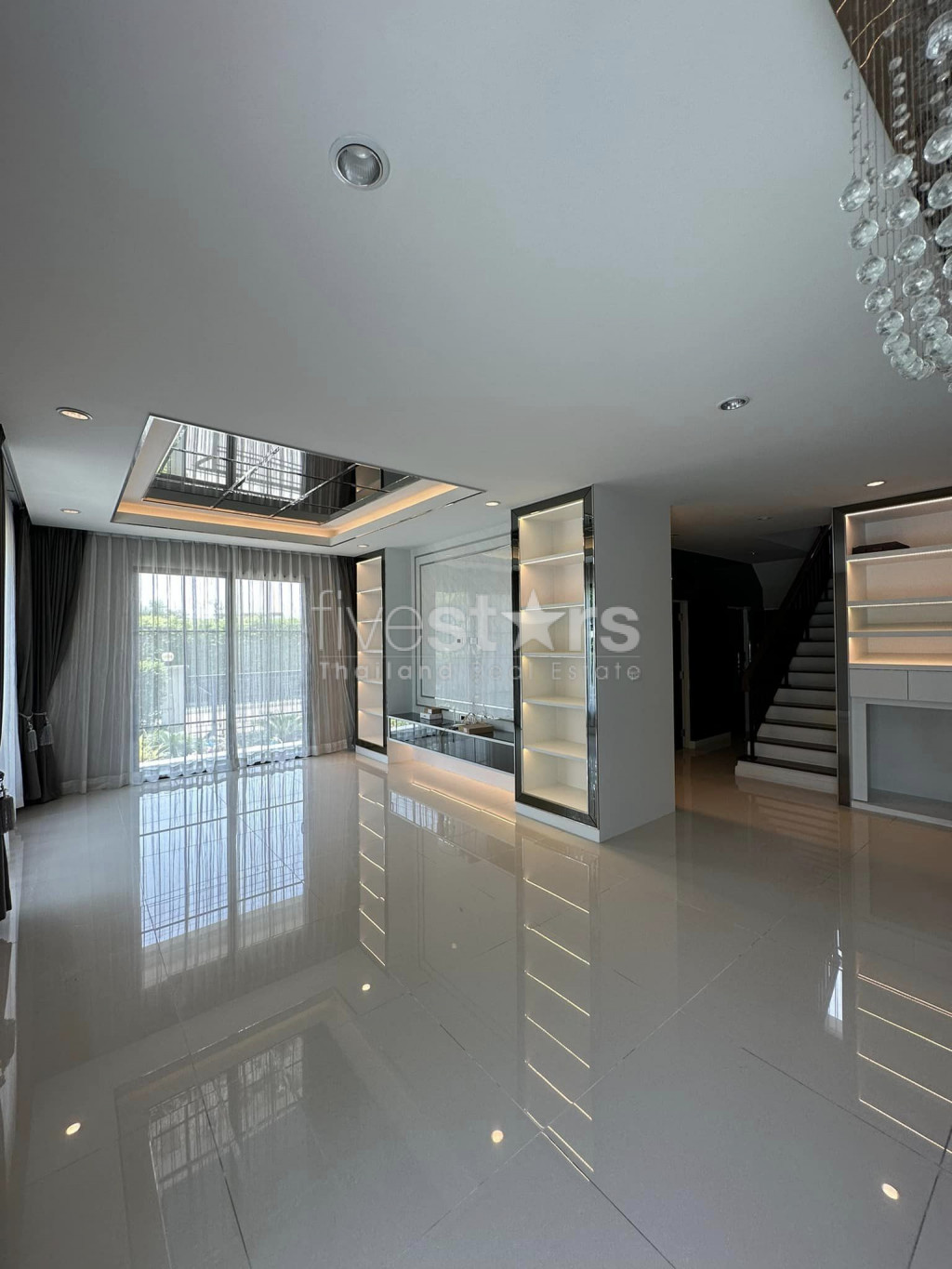 Luxury 4 - Bedrooms for sale on Pattanakarn, photo 4