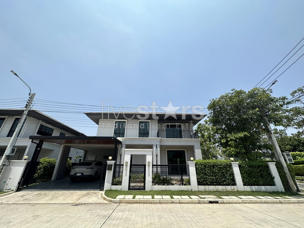 Luxury 4 - Bedrooms for sale on Pattanakarn