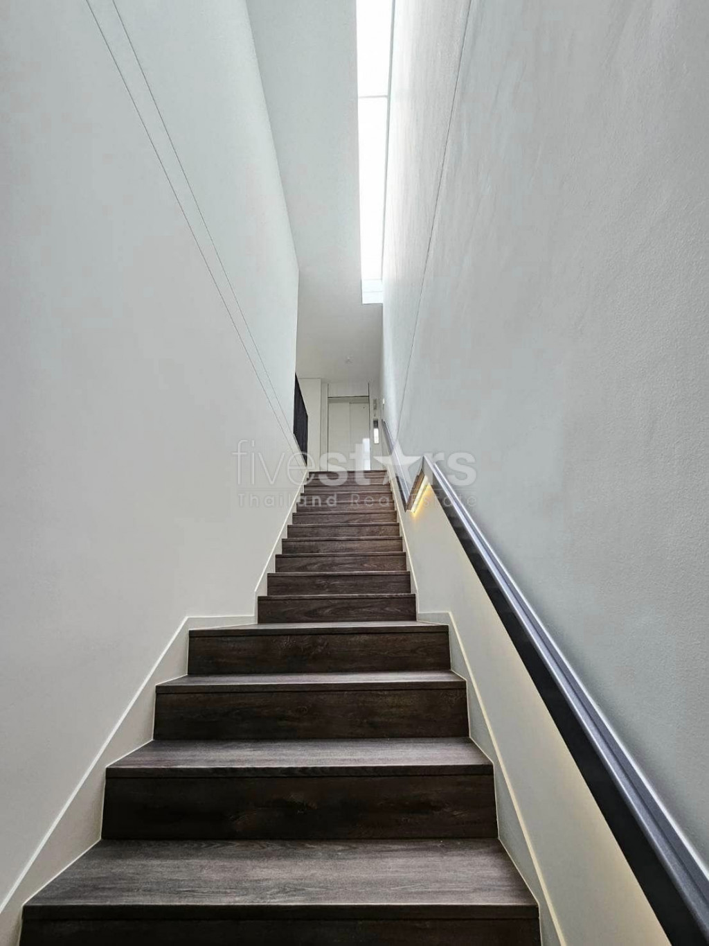 Maison individuelle moderne avec 4 chambres disponible à la location sur Krungthepkreetha-Rama 9., photo 3
