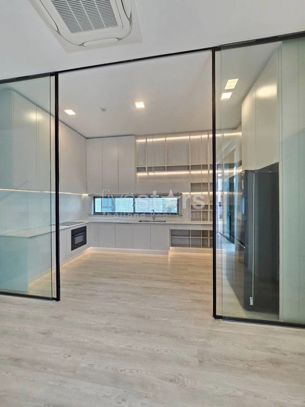 Maison individuelle moderne avec 4 chambres disponible à la location sur Krungthepkreetha-Rama 9., photo 14