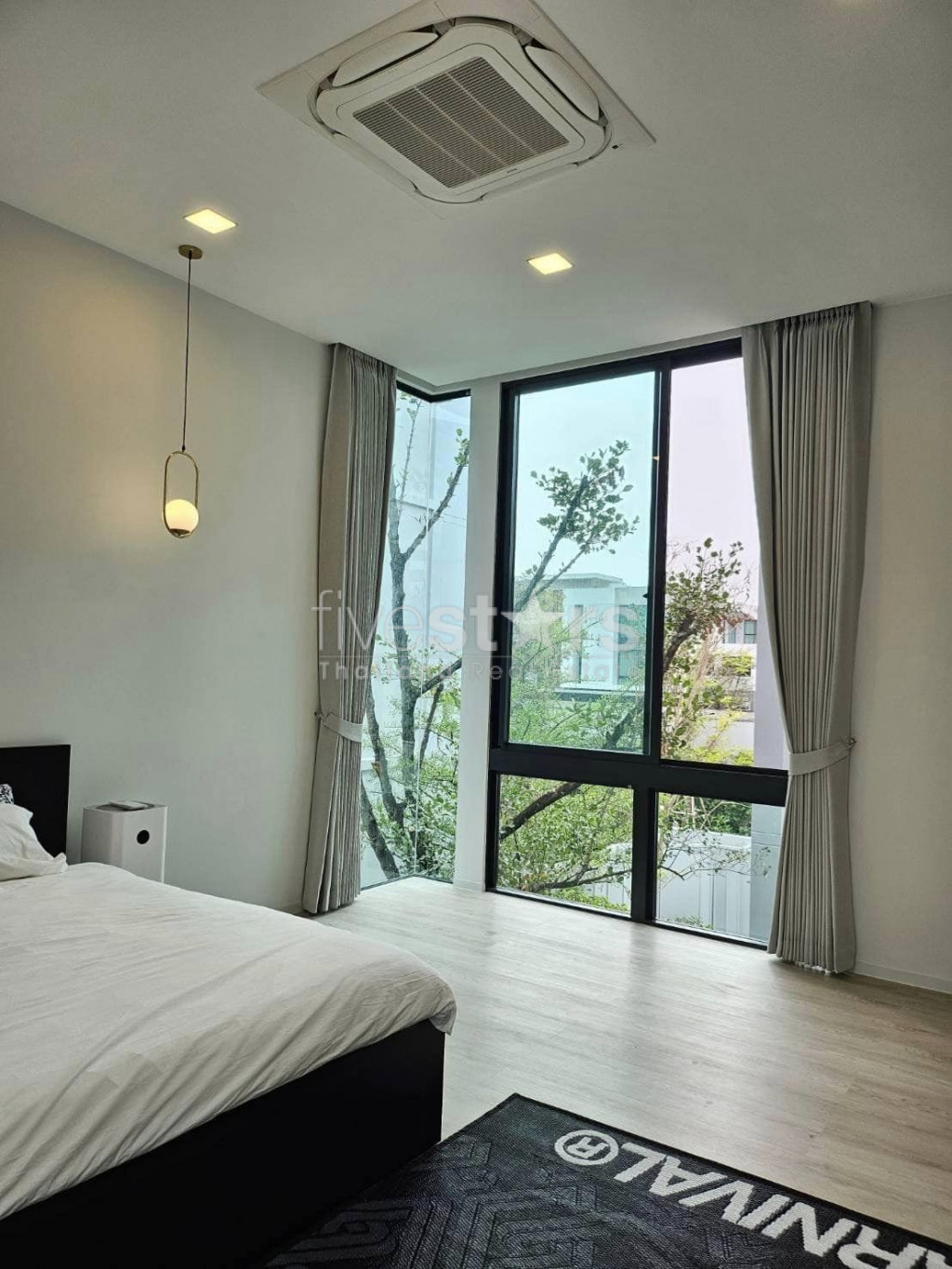 Maison individuelle moderne avec 4 chambres disponible à la location sur Krungthepkreetha-Rama 9., photo 9