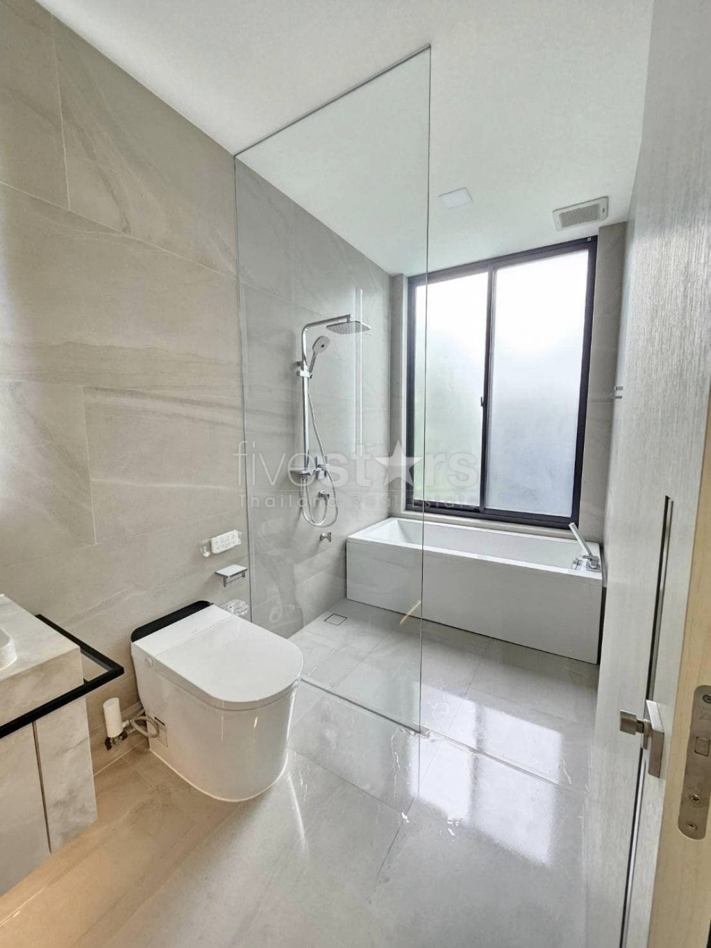 Maison individuelle moderne avec 4 chambres disponible à la location sur Krungthepkreetha-Rama 9., photo 17