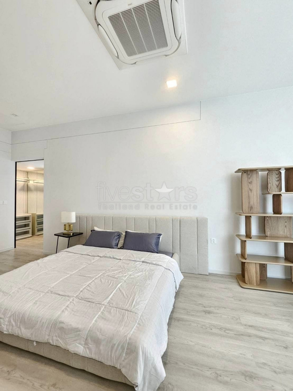 Maison individuelle moderne avec 4 chambres disponible à la location sur Krungthepkreetha-Rama 9., photo 4