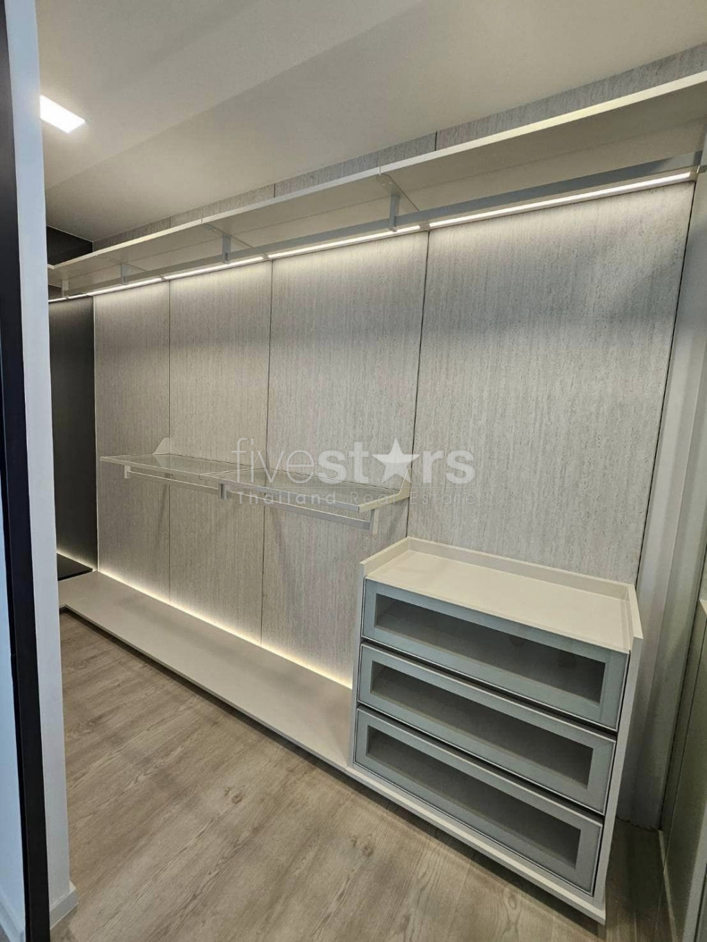 Maison individuelle moderne avec 4 chambres disponible à la location sur Krungthepkreetha-Rama 9., photo 8