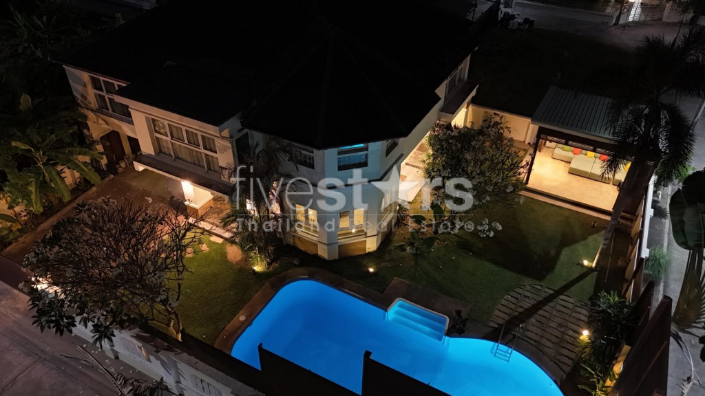 4-bedroom house for sale with private pool in Ramkamhaeng close to expressway