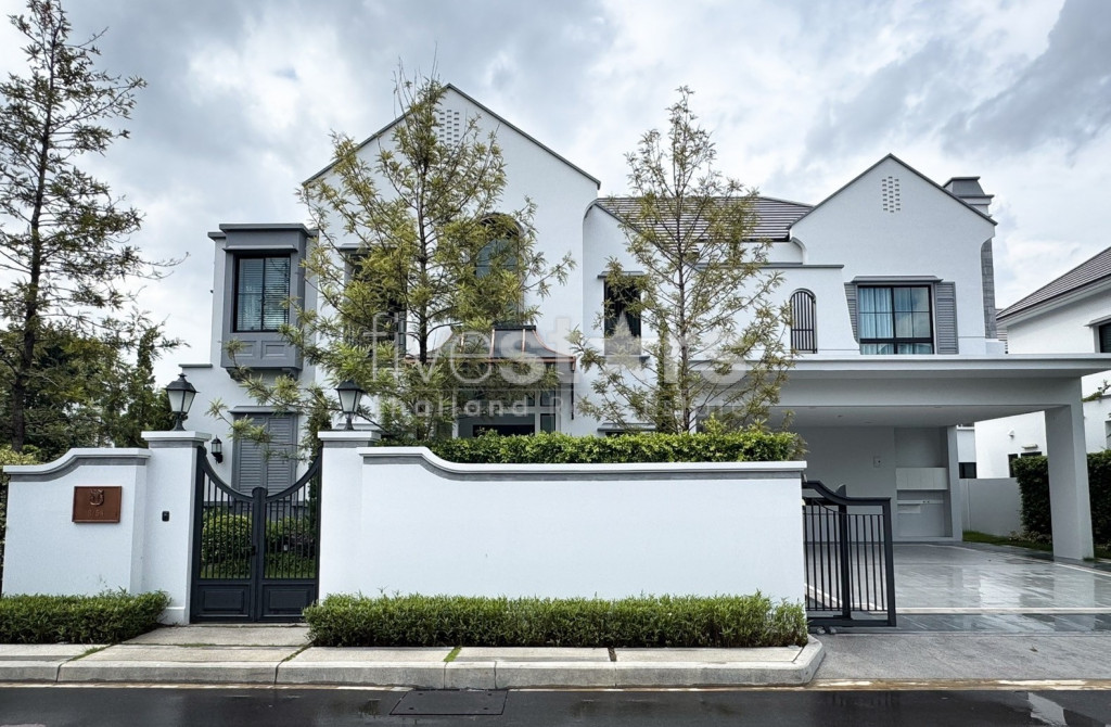 luxueuse maison individuelle de 4 chambres à louer à Srinakarin