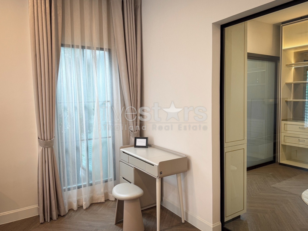 luxueuse maison individuelle de 4 chambres à louer à Srinakarin, photo 9