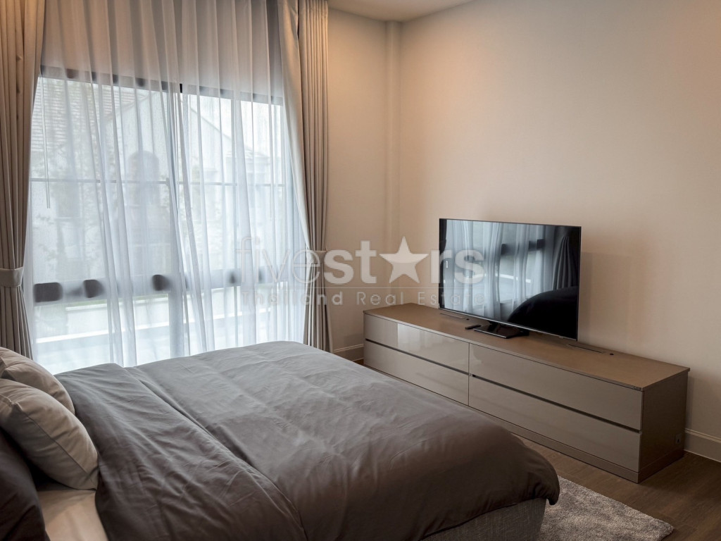 luxueuse maison individuelle de 4 chambres à louer à Srinakarin, photo 8