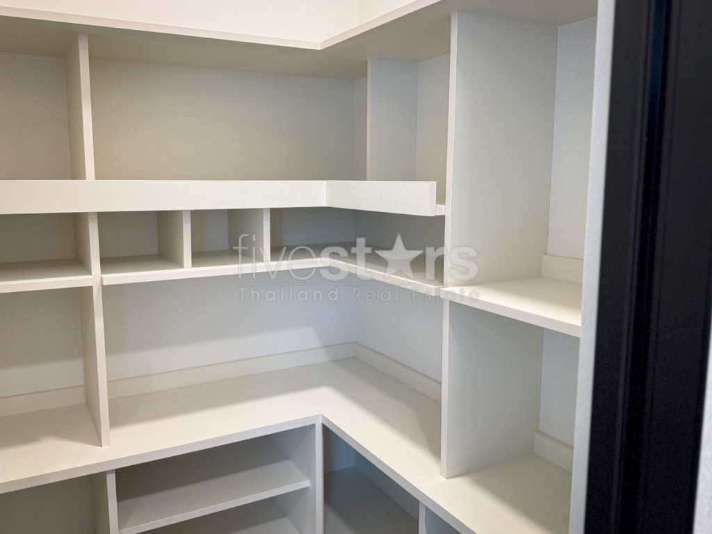 luxueuse maison individuelle de 4 chambres à louer à Srinakarin, photo 11