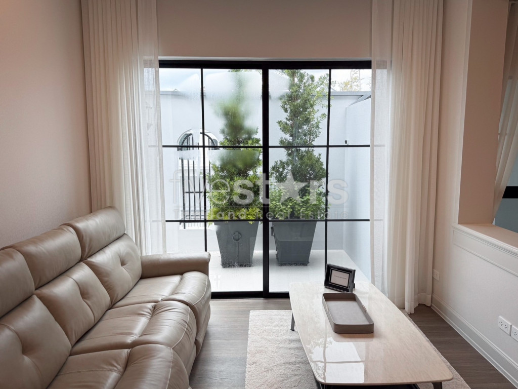 luxueuse maison individuelle de 4 chambres à louer à Srinakarin, photo 5