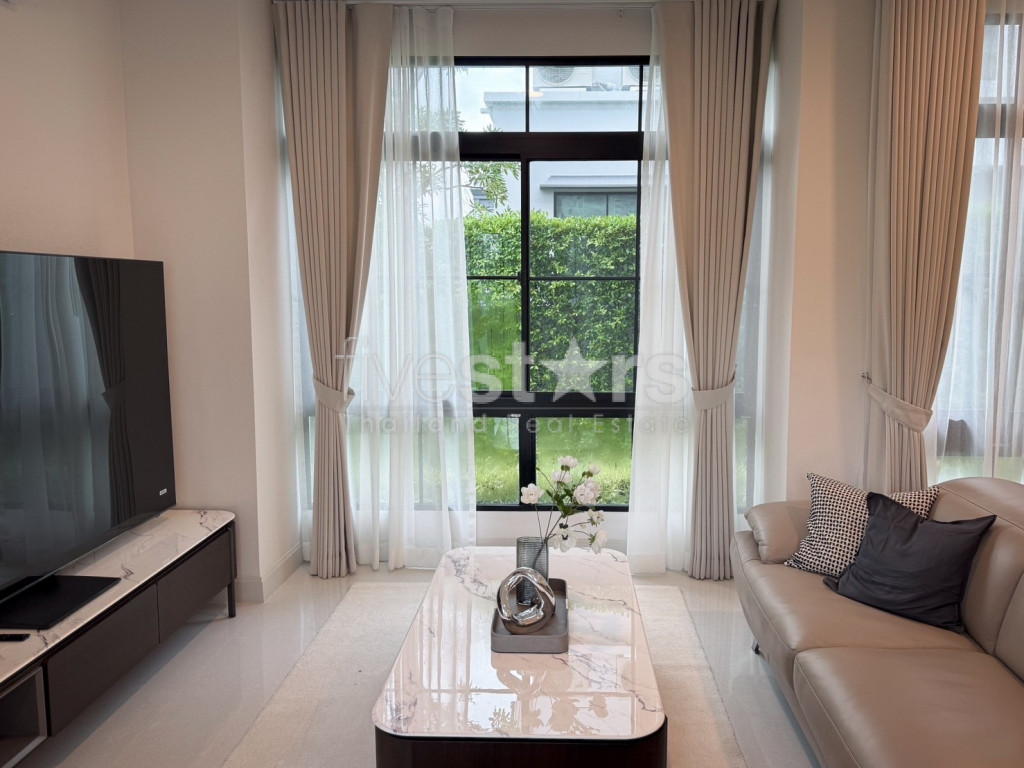 luxueuse maison individuelle de 4 chambres à louer à Srinakarin, photo 4