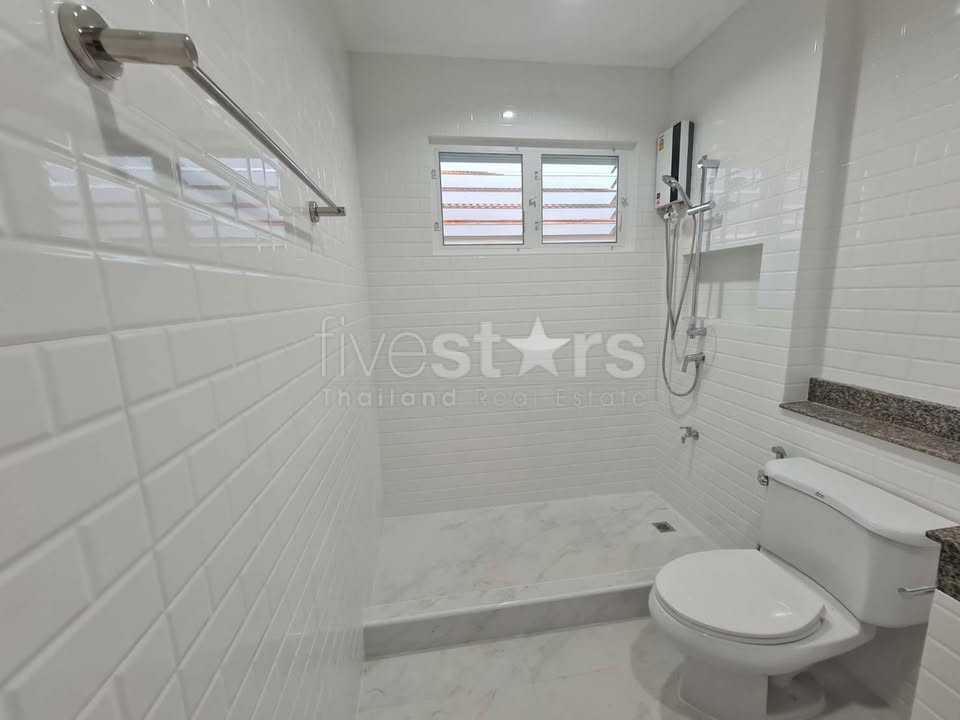 Maison individuelle de 3 chambres à coucher, cosy, à louer sur Srinakarin, photo 12