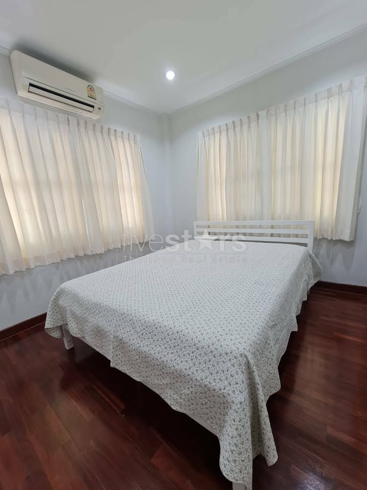 Maison individuelle de 3 chambres à coucher, cosy, à louer sur Srinakarin, photo 9