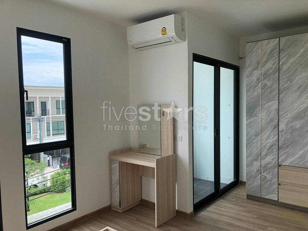 Maison de ville de 3 chambres à louer à Srinakarin - Rama 9, photo 13