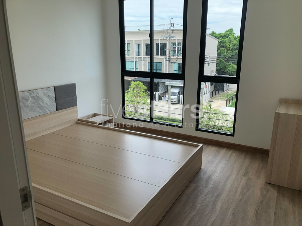 Maison de ville de 3 chambres à louer à Srinakarin - Rama 9, photo 11