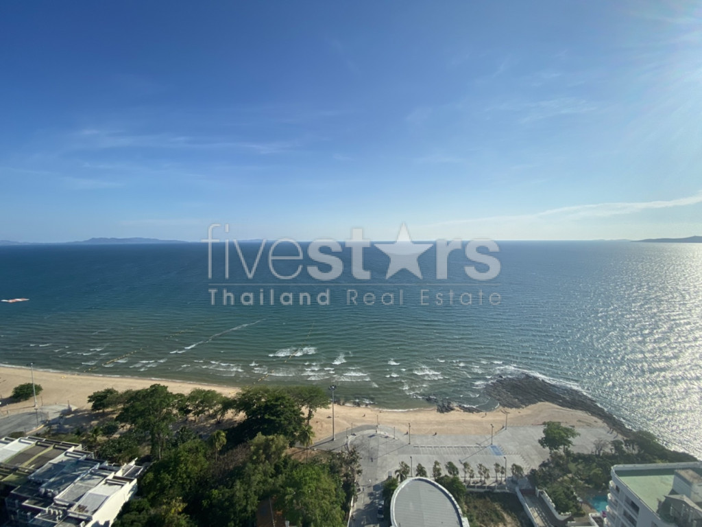 Large 1 bedroom condo for sale at Pattaya