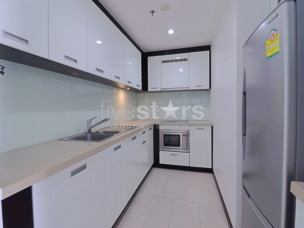 Large 1 bedroom condo with Seaview for sale in Pattaya, photo 4
