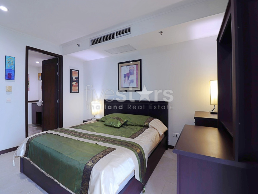 Large 1 bedroom condo with Seaview for sale in Pattaya, photo 5