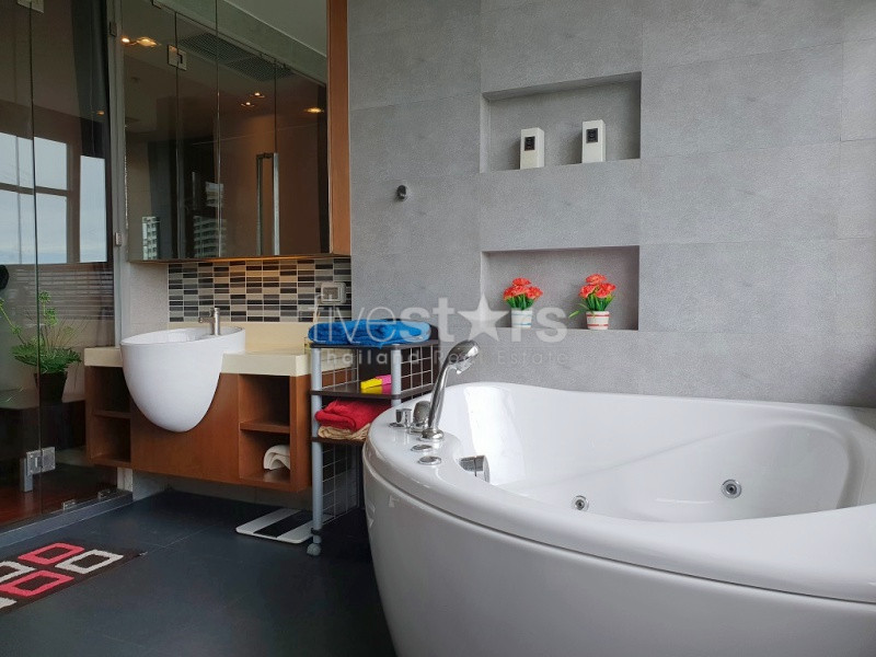 1 bedroom Seaview condo for sale in Pattaya, photo 6