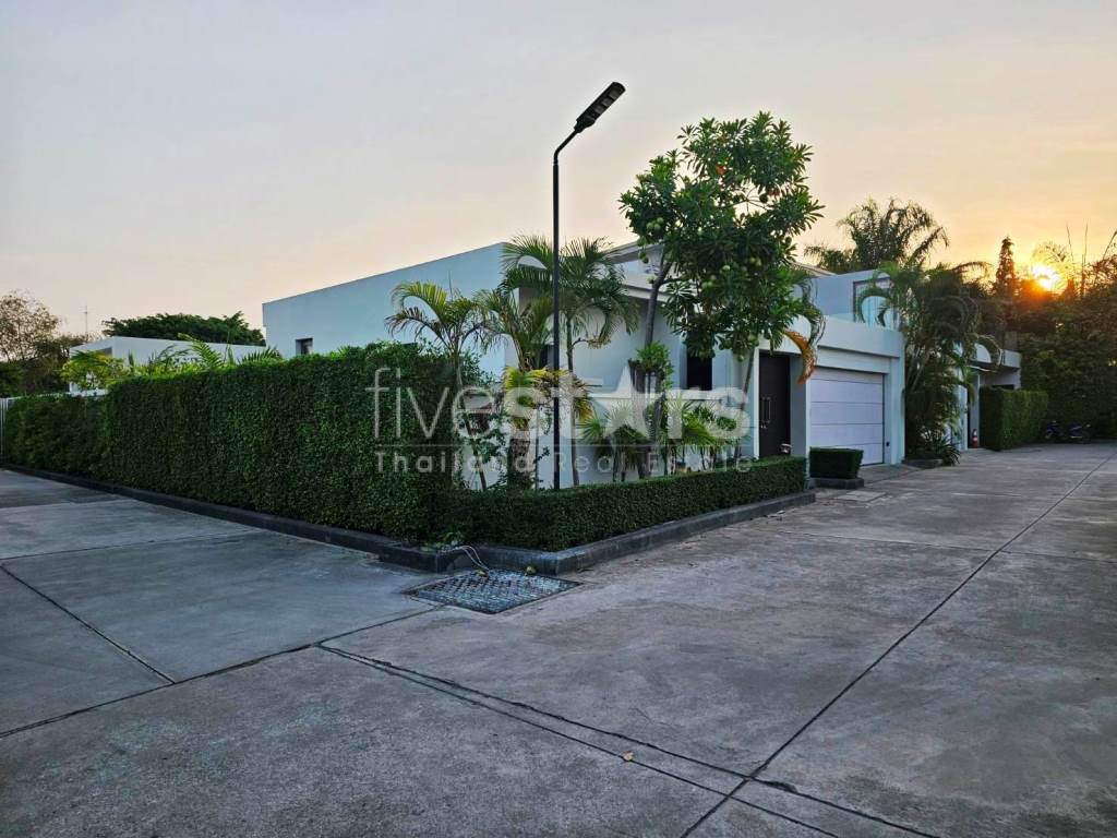 Newly renovated 3-bedroom house for sale at Palm Lakeside Villa Pattaya
