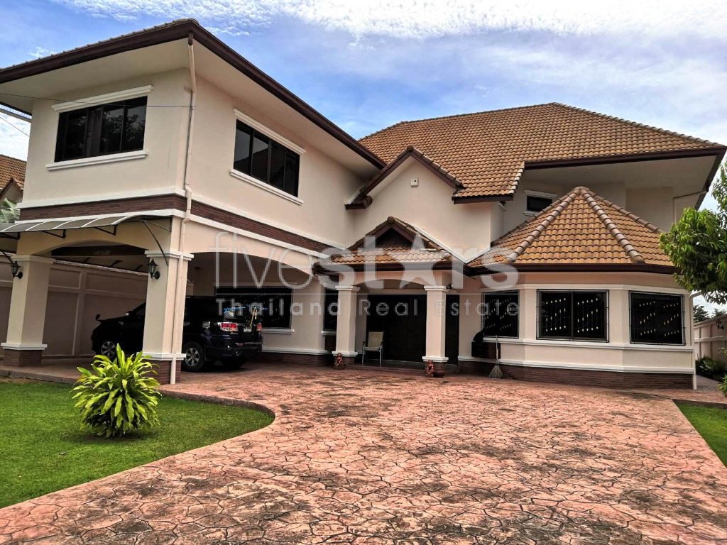 4 bedroom single house private pool for sale in Banglamung Chonburi