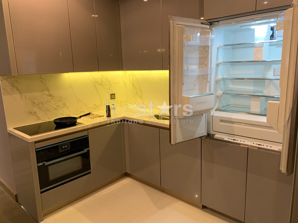 Condo spacieux de 2 chambres à louer près de la station de MRT Phetchaburi, photo 9