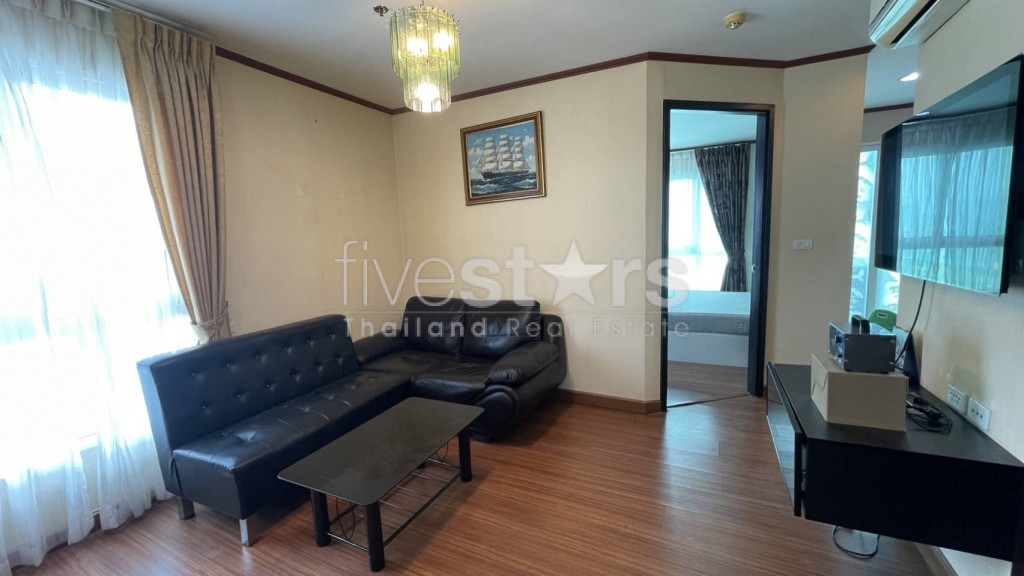 Condo 1 chambre à vendre près de la station de MRT Huai Khwang